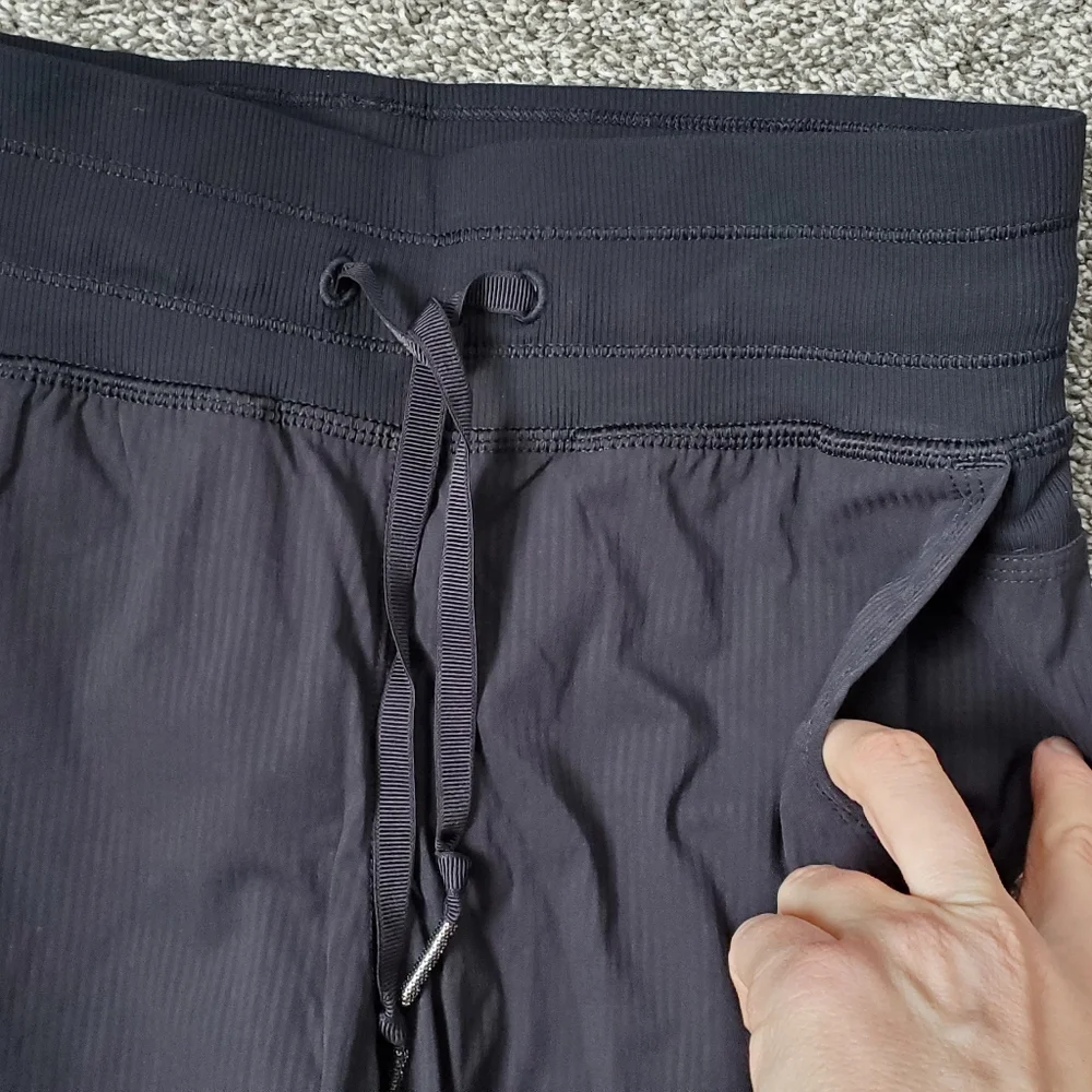 Lululemon Dance Studio Cropped Jogger Pant LIKE NEW size 2 - Picture 6 of 13